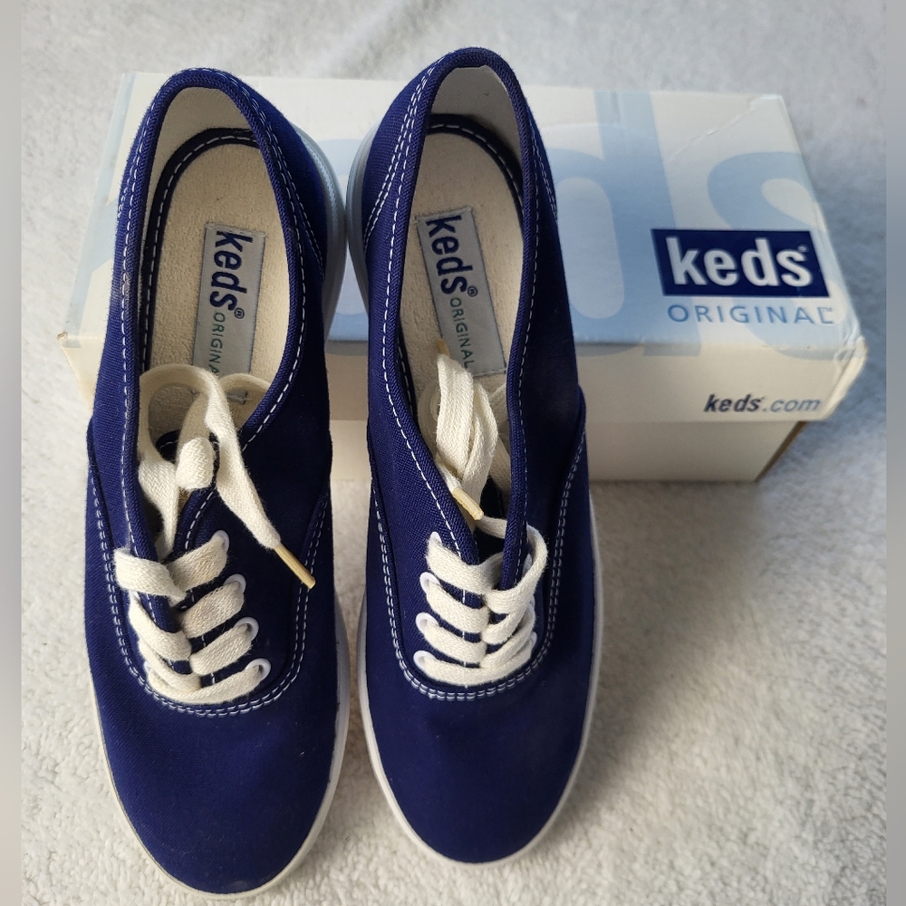 Keds Original Women's Size 6 Blue Sneakers NWOT Original Box Included - Picture 1 of 5